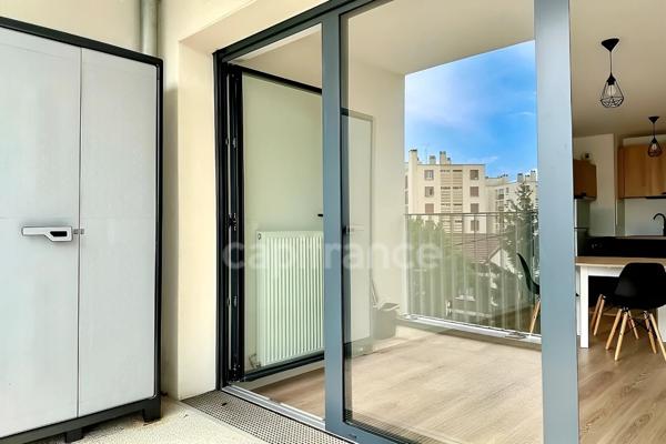 Appartement à louer 2 pièces MONTREUIL (93) - très beau T2 moderne avec terrasse au pied du métro 11