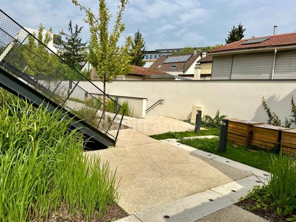 Appartement à louer 2 pièces MONTREUIL (93) - très beau T2 moderne avec terrasse au pied du métro 11