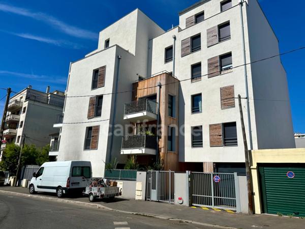 Appartement à louer 2 pièces MONTREUIL (93) - très beau T2 moderne avec terrasse au pied du métro 11