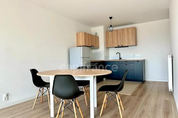 Appartement à louer 2 pièces MONTREUIL (93) - très beau T2 moderne avec terrasse au pied du métro 11