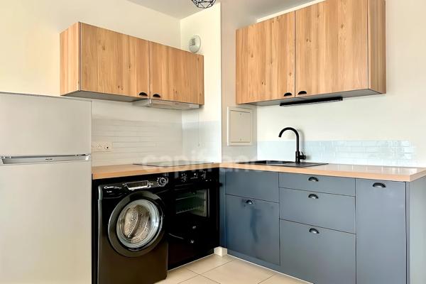 Appartement à louer 2 pièces MONTREUIL (93) - très beau T2 moderne avec terrasse au pied du métro 11