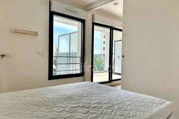 Appartement à louer 2 pièces MONTREUIL (93) - très beau T2 moderne avec terrasse au pied du métro 11