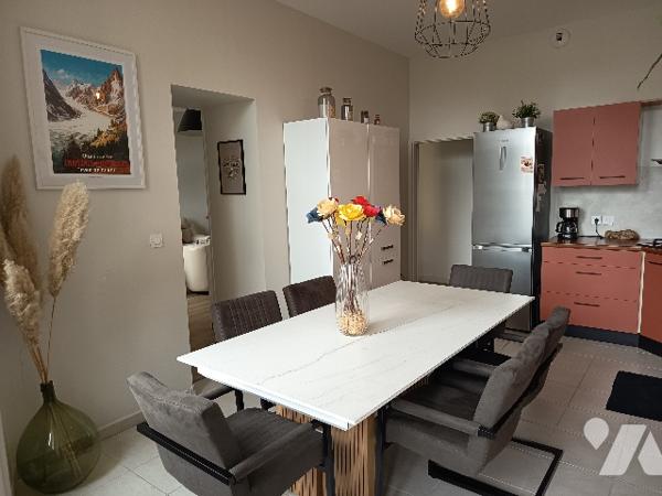 Appartement T3 de 103 m² rénové en 2003 dans un immeuble Haussmannien , avec parking et cave.