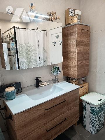 Appartement T3 de 103 m² rénové en 2003 dans un immeuble Haussmannien , avec parking et cave.