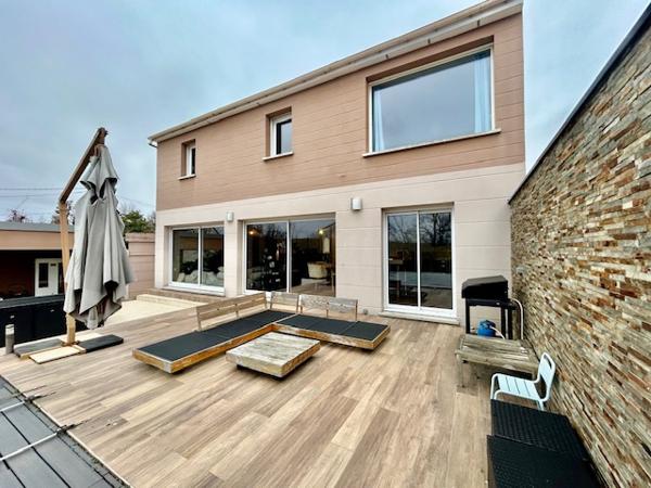 La Ville-du-Bois (91620) LA-VILLE-DU-BOIS - MAISON INDIVIDUELLE DE STANDING - EXCELLENT ETAT - 167 M2 HAB - JARDIN 1 200 M2