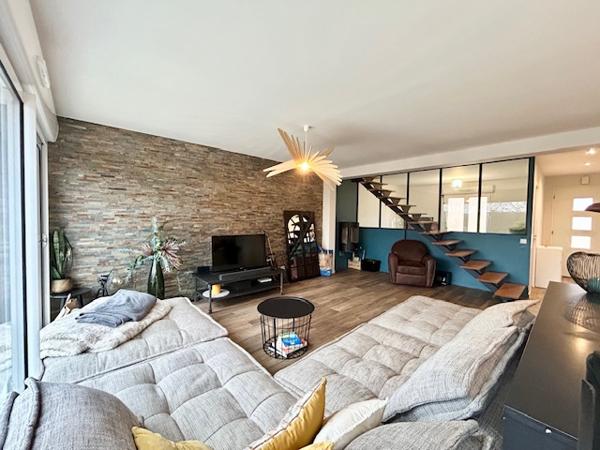 La Ville-du-Bois (91620) LA-VILLE-DU-BOIS - MAISON INDIVIDUELLE DE STANDING - EXCELLENT ETAT - 167 M2 HAB - JARDIN 1 200 M2