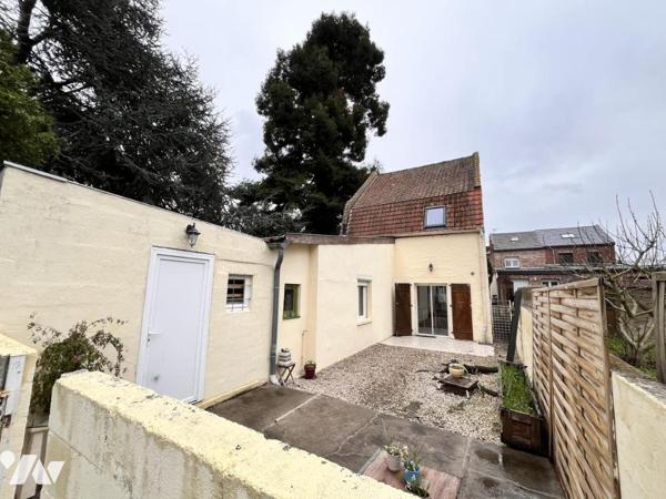 Maison de ville en retrait de rue