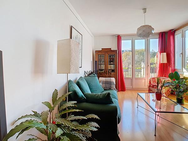 A VENDRE- Bel Appartement Climatisé et sans vis à vis, dans un secteur très calme proche du TRAM A.