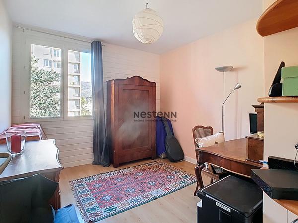 A VENDRE- Bel Appartement Climatisé et sans vis à vis, dans un secteur très calme proche du TRAM A.