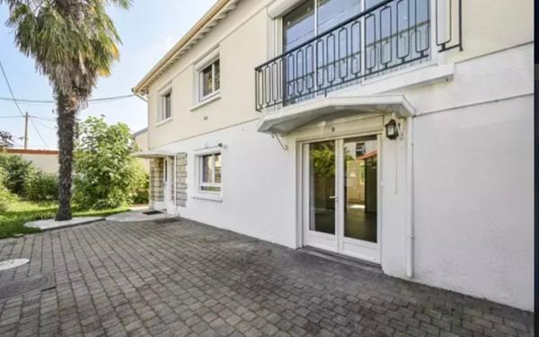 Maison à louer    9 pièces • 202 m2 Villemomble