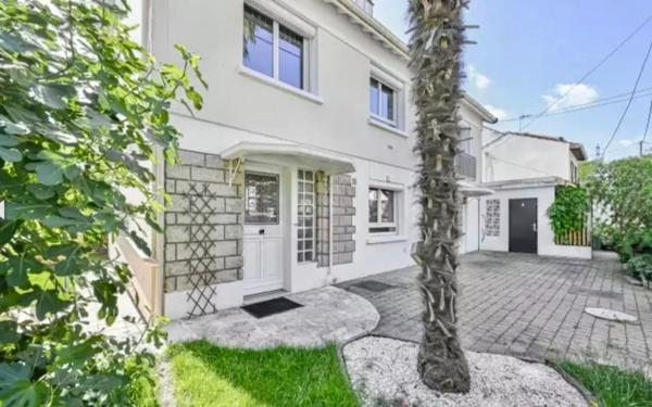 Maison à louer    9 pièces • 202 m2 Villemomble