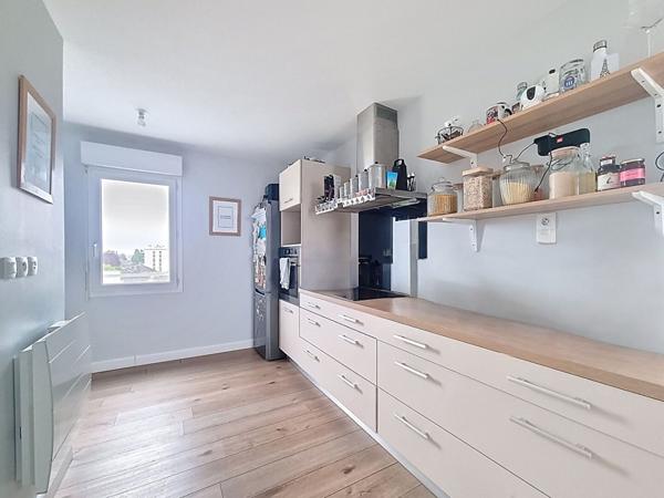 TOURS NORD - MONCONSEIL - Appartement duplex T5 de 120.27m2 en excellent état avec balcon, 2 parkings privatifs et cave