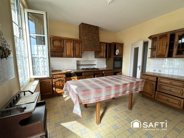 Ancienne ferme et ses dépendances en campagne