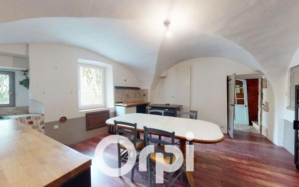 Maison à vendre    6 pièces •  Cliousclat