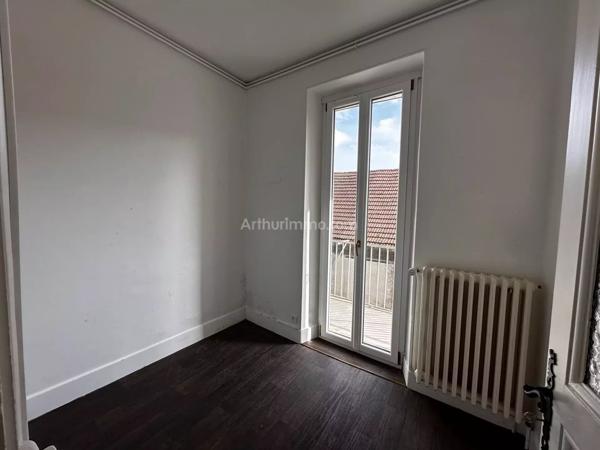 Vente                                                      Immeuble
                        
                     6 pièces                      150 m2                     à Entrelacs