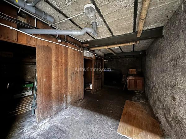 Vente                                                      Immeuble
                        
                     6 pièces                      150 m2                     à Entrelacs