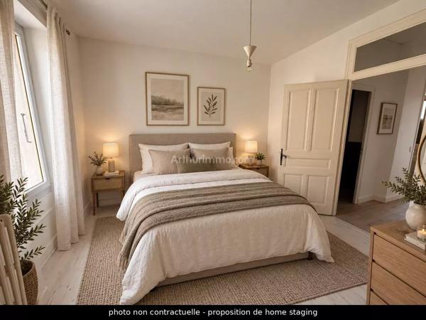 Vente                                                      Immeuble
                        
                     6 pièces                      150 m2                     à Entrelacs