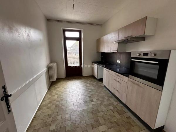 Vente                                                      Immeuble
                        
                     6 pièces                      150 m2                     à Entrelacs
