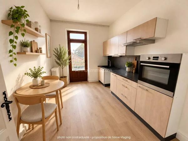 Vente                                                      Immeuble
                        
                     6 pièces                      150 m2                     à Entrelacs