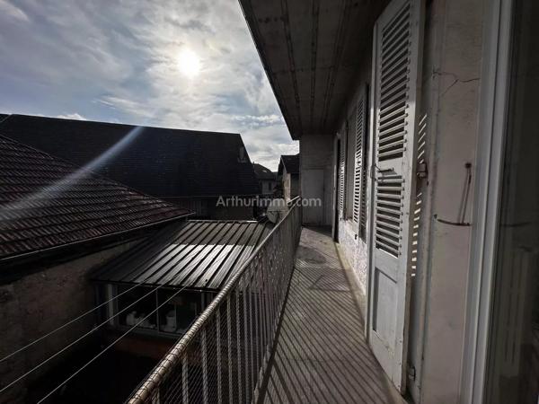 Vente                                                      Immeuble
                        
                     6 pièces                      150 m2                     à Entrelacs