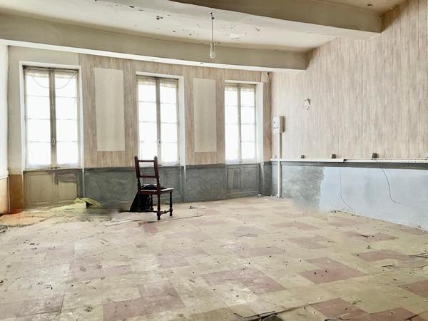 Immeuble à CARCASSONNE, 11000 - 200m²