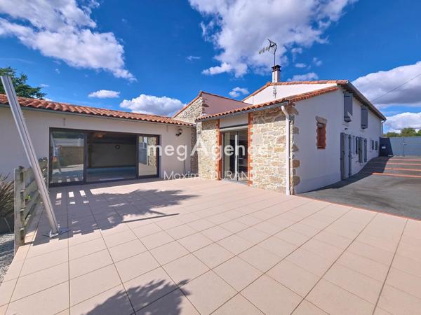 Maison à MORTAGNE-SUR-SEVRE, 85290 - 8 pièces 166m²