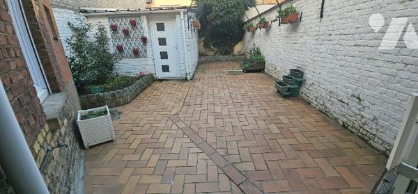 EN EXCLUSIVITE sur MALO LES BAINS à deux pas de la place Turenne et de la mer, superbe MALOUINE...