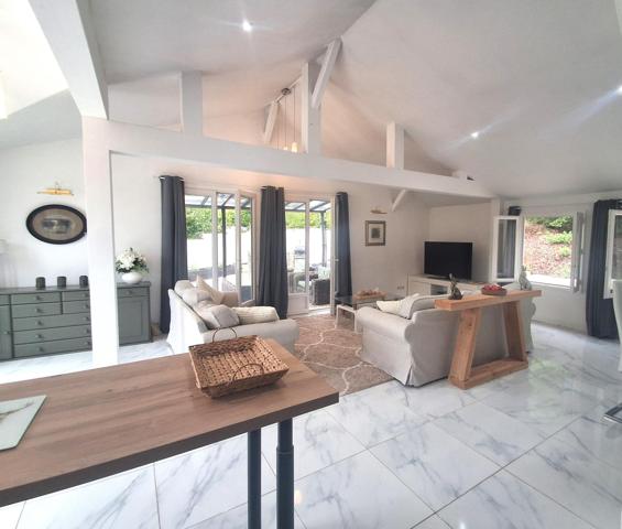 Superbe plain-pied de 100 m² avec piscine et garage