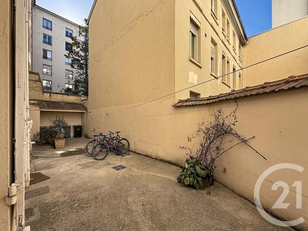 Appartement F3 à vendre  3 pièces - 74,23 m 2   LYON  - 69007