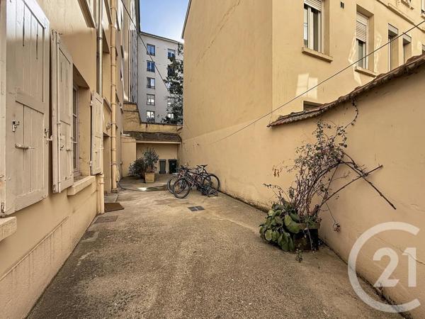 Appartement F3 à vendre  3 pièces - 74,23 m 2   LYON  - 69007