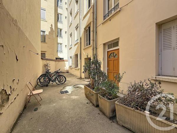 Appartement F3 à vendre  3 pièces - 74,23 m 2   LYON  - 69007