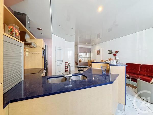 Appartement F3 à vendre  3 pièces - 74,23 m 2   LYON  - 69007