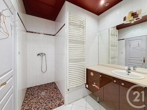 Appartement F3 à vendre  3 pièces - 74,23 m 2   LYON  - 69007