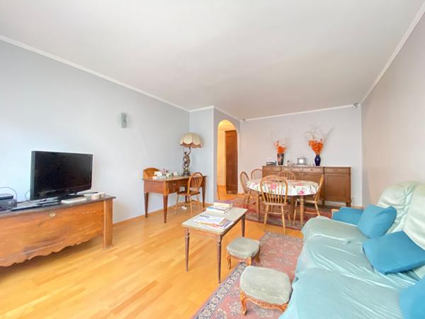 Parc des Buttes de Chaumont - 3 pièces - ascenseur et box