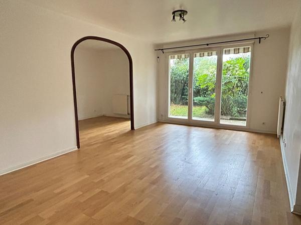 Appartement Bussy Saint Georges 2 pièce(s) + JARDINS + 2 PARKINGS