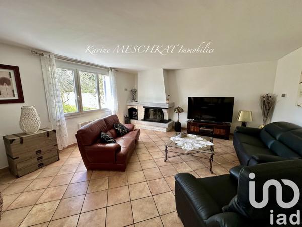 Maison traditionnelle 7 pièces de 248 m² à Peyruis (04310)