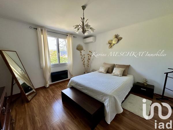 Maison traditionnelle 7 pièces de 248 m² à Peyruis (04310)