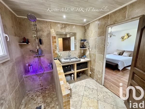 Maison traditionnelle 7 pièces de 248 m² à Peyruis (04310)