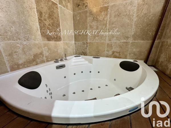 Maison traditionnelle 7 pièces de 248 m² à Peyruis (04310)