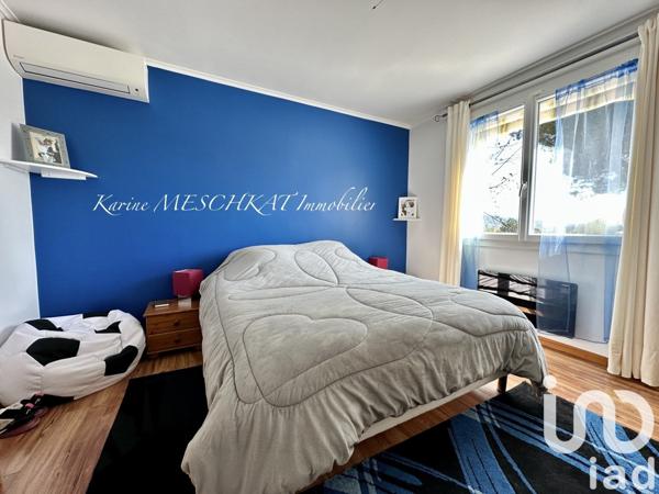 Maison traditionnelle 7 pièces de 248 m² à Peyruis (04310)