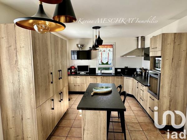 Maison traditionnelle 7 pièces de 248 m² à Peyruis (04310)