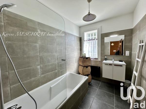 Maison traditionnelle 7 pièces de 248 m² à Peyruis (04310)