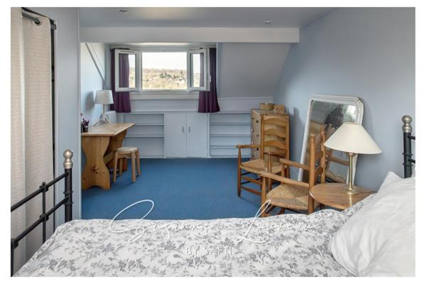 Habitation ancienne allie emplacement de choix et potentiel à révéler