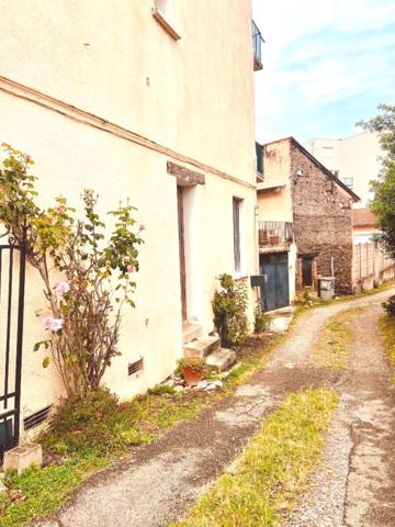 GIVORS CENTRE au calme  Maison de ville