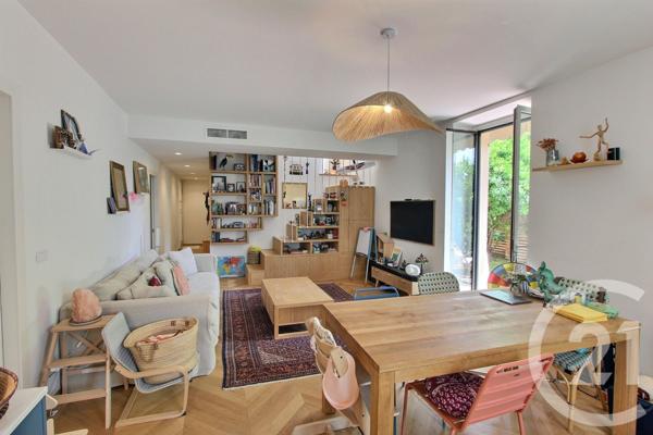 Appartement F4 à vendre  5 pièces - 104,69 m2 CAP D AIL - 06