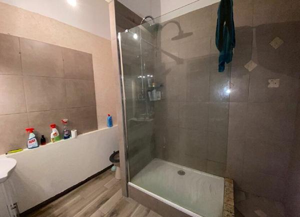 Immeuble à vendre    2 pièces • 155 m2 Les Vans