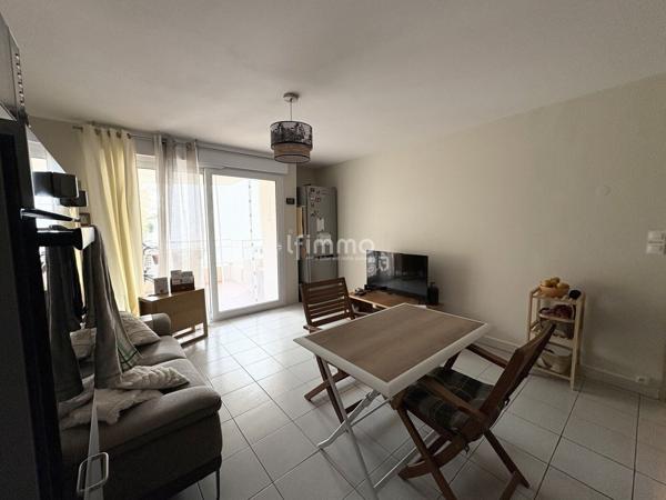 Appartement T3 avec terrasse, piscine et parking – Résidence sécurisée