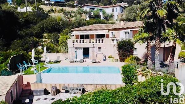 Maison traditionnelle 7 pièces de 191 m² à Sanary-sur-Mer (83110)