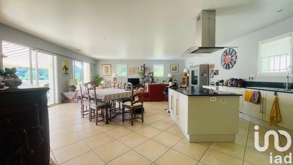 Maison traditionnelle 7 pièces de 191 m² à Sanary-sur-Mer (83110)