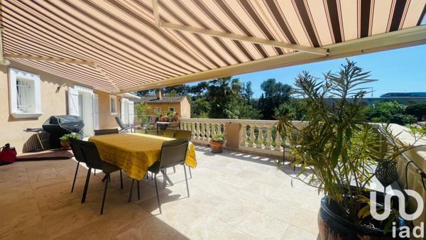 Maison traditionnelle 7 pièces de 191 m² à Sanary-sur-Mer (83110)